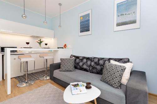 Świętojańska Studio Center of Gdynia 550m to the Beach by Noclegi Renters