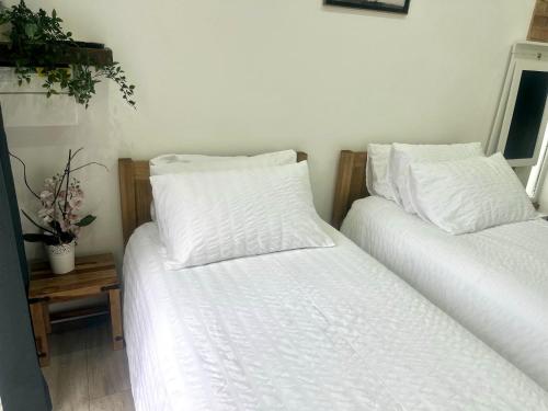 Ein Bett oder Betten in einem Zimmer der Unterkunft Great Studio near Airport - SUPER HOST 2 YEARS RUNNING!