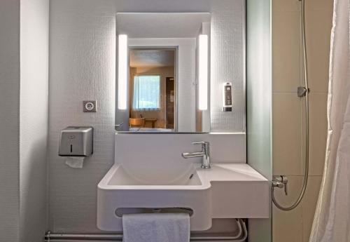 Koupelna v ubytování B&B HOTEL Morlaix