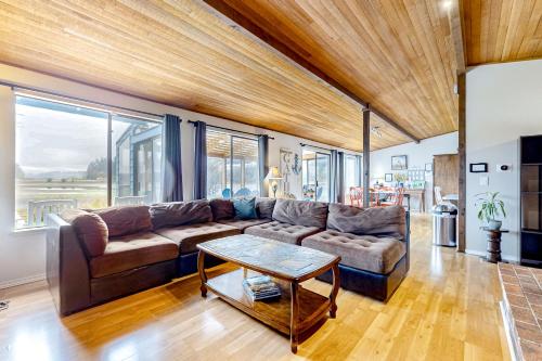 a living room with a couch and a table at Resting Eagle Beach House in Bremerton