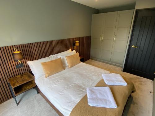 Luxury 2 Bedroom Apartment w/ Free Parking photo 11