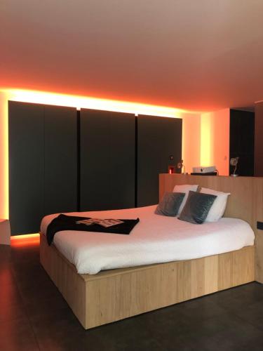 Postel nebo postele na pokoji v ubytování Loft Aan Het Water