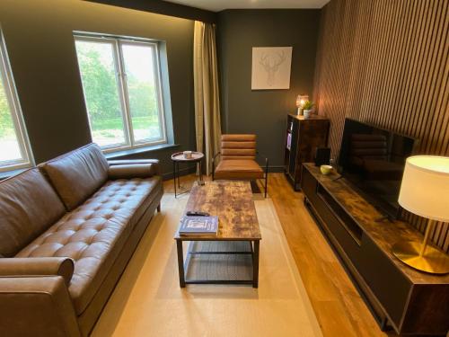 Luxury 2 Bedroom Apartment w/ Free Parking photo 6