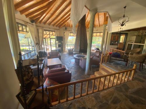 a living room with couches and chairs at Abant Taş Konak in Dereceören