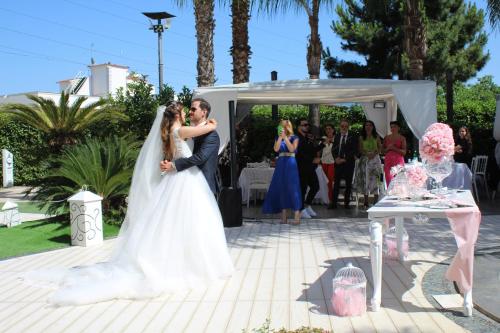 a bride and groom kissing at their wedding reception at Hotel Imperiale in Terzigno