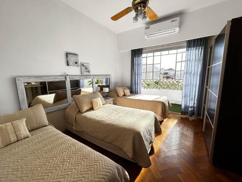 เตียงในห้องที่ Los Dominguez