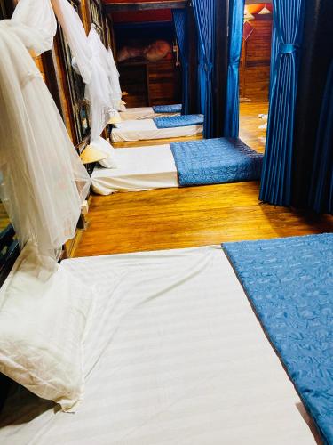 a row of beds sitting on a train at Homestay Chinh Bi in Yên Bái