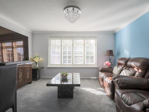 Pass the Keys Spacious 2 Bed Apartment Central Windsor