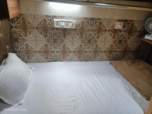 Posteľ alebo postele v izbe v ubytovaní Metro inn dormitory