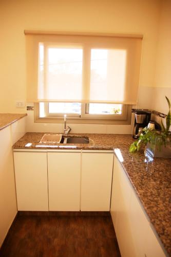 a kitchen with a sink and a window at Complejo Vista Tres Picos in Sierra de la Ventana