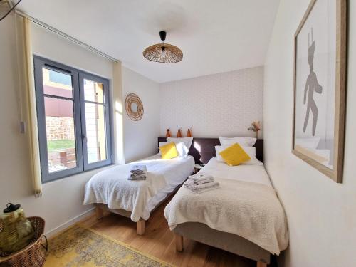 Postel nebo postele na pokoji v ubytování Maison chaleureuse 3 chambres avec jacuzzi LE CLOS DES GAMBINS