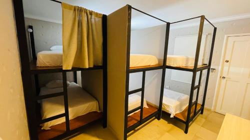 a bunk room with two bunk beds in it at Capitel Hostel in Cartagena de Indias