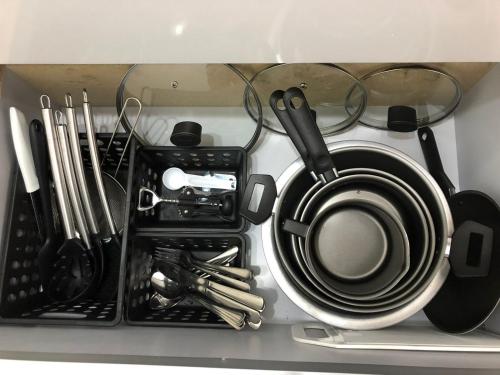 a drawer filled with utensils and other kitchen items at Studio Próx 25 de Março, República , José Paulino. in Sao Paulo
