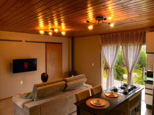 Galeriebild der Unterkunft Chalé com Hidro, Lareira, cavalo, piscina, trilha in Bento Gonçalves