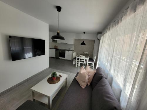 New and Bright 2-bedroom apartment in Cañamelar