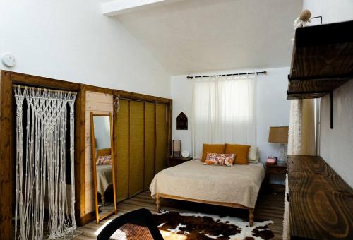 A bed or beds in a room at Cozy Waterfront Getaway
