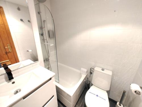 a bathroom with a sink and a toilet and a shower at Ski Plaza Sierra Nevada & Zona Baja in Sierra Nevada