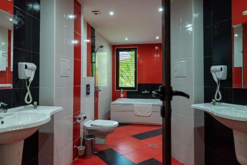 a bathroom with two sinks and a toilet at Saint George Mountain Residence in Belashtitsa