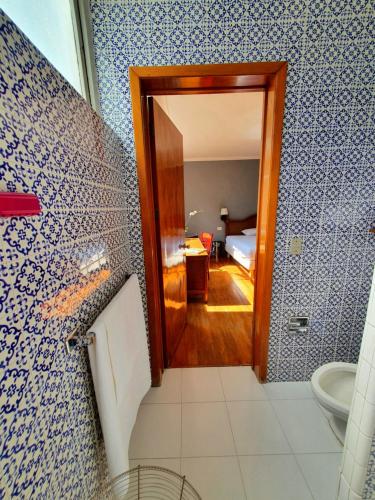 a bathroom with a door leading to a bedroom at Lindas Suites Eugenio Sue in Mexico City