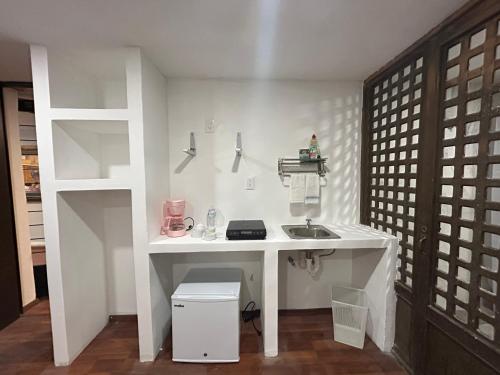 a kitchen with a white desk and a sink at Lindas Suites Eugenio Sue in Mexico City
