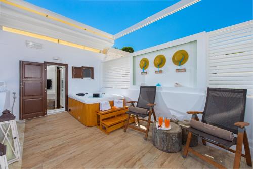 Posedenie v ubytovaní Lindos Allure Villa with Jacuzzi and Acropolis view!!!