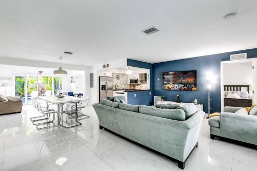 a large living room with a couch and a table at 5BD House - Pool+BBQ+King beds - 3 min to beach in Hollywood