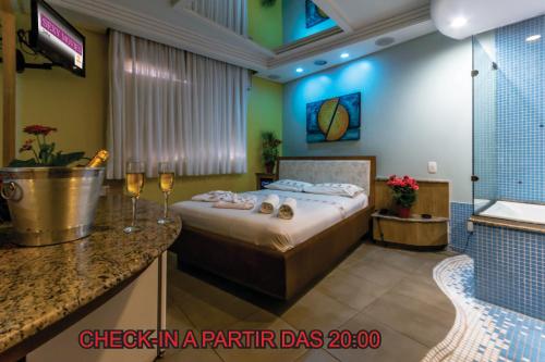 En eller flere senger på et rom på Motel Porto dos Casais