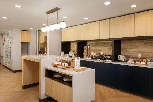 Restoran atau tempat lain untuk makan di TownePlace Suites by Marriott Denver North Thornton