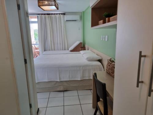 a small room with a bed and a window at Gran Lençóis Flat Residence in Barreirinhas