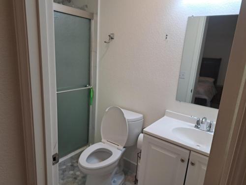 a bathroom with a toilet and a sink and a shower at Ram comfort in Denver