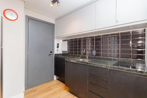 Kuchyň nebo kuchyňský kout v ubytování Studio Shopping Curitiba - BF2211