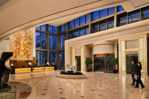 El vestíbulo o zona de recepción de JW Marriott Hotel Shanghai Changfeng Park