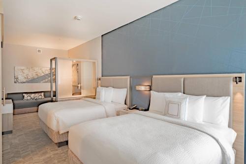 Postel nebo postele na pokoji v ubytování SpringHill Suites by Marriott Dallas McKinney