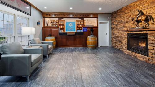 Ein Sitzbereich in der Unterkunft SureStay Hotel by Best Western Bardstown General Nelson