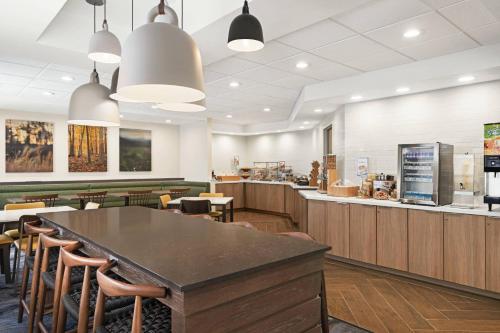 a restaurant with a large counter and chairs at Fairfield Inn by Marriott Warren Niles in Warren