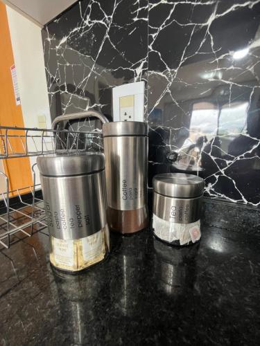 Gambar di galeri bagi Apto para CASAL com bela VISTA, cama KING, COZINHA COMPLETA, VARANDA, PISCINA, SAUNA, PORTARIA 24h e GARAGEM di Guaratinguetá