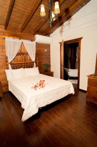 a bedroom with a large white bed in a room at Hacienda el Jibarito in San Sebastian