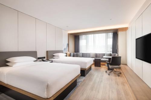 Ένα ή περισσότερα κρεβάτια σε δωμάτιο στο Fairfield by Marriott Taizhou Bay