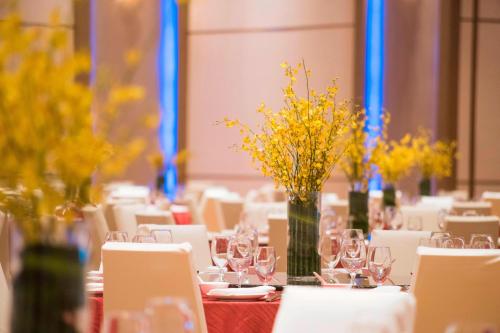 Sheraton Qingdao West Coastにあるレストランまたは飲食店