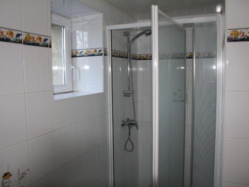 a shower with a glass door in a bathroom at Gîte Saint-Rémy-de-Sillé, 6 pièces, 8 personnes - FR-1-410-150 in Saint-Rémy-de-Sillé