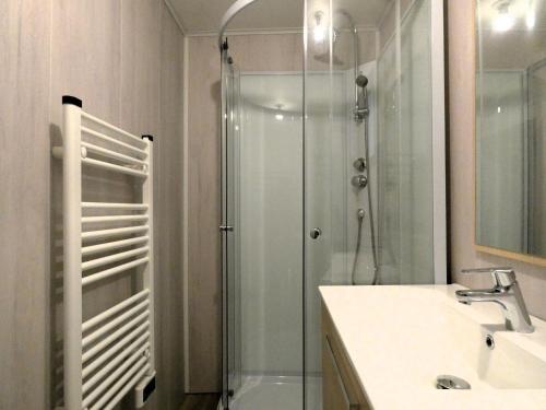 a bathroom with a glass shower and a sink at Élégante maison de ville avec cour intérieure, centre de Châteaudun, proche sites touristiques - FR-1-581-115 in Châteaudun