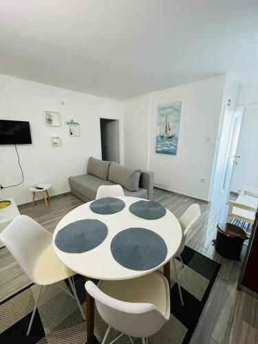 Apartments with parking space Vodice - 21873