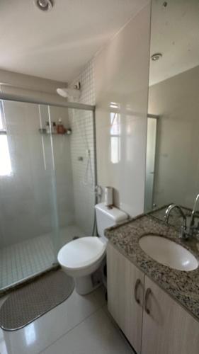 a bathroom with a toilet and a sink and a shower at Apartamento no Rosarinho in Recife