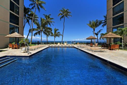 Piscina en o cerca de Mahana 307 · MA 307 OceanFront Condo w Pool AC