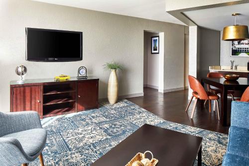 TV/Unterhaltungsangebot in der Unterkunft Four Points by Sheraton Tallahassee Downtown