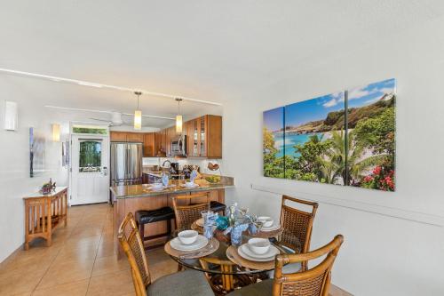 Η κουζίνα ή μικρή κουζίνα στο Keawakapu 208 · KKP 208 Renovated Condo w AC Near Beach Shops