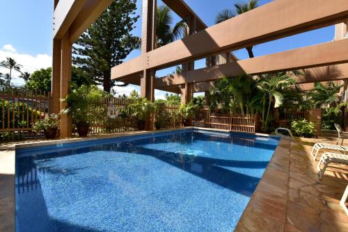 Bazén v ubytování Kaleialoha 403 · Remodeled 1BD w Mountain Views Pool AC nebo v jeho okolí