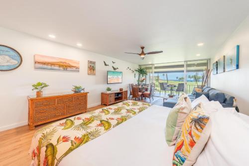 a bedroom with a bed and a living room at Eldorado J222 in Kahana