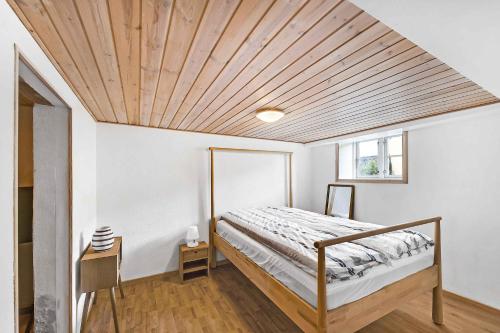 Postel nebo postele na pokoji v ubytování Charming Summerhouse With Perfect Location