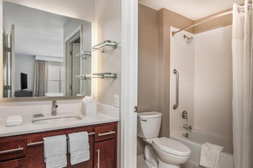 Bagno di Residence Inn Phoenix Glendale Sports & Entertainment District